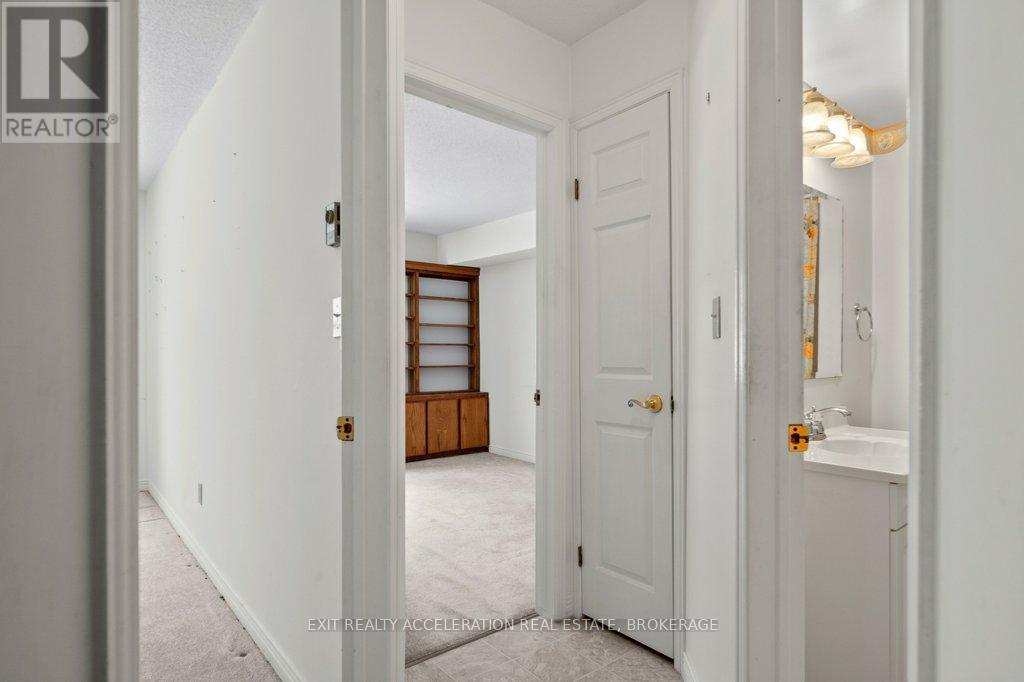 204 - 11 Centre Street, Greater Napanee (Greater Napanee), ON - Indoor Photo Showing Other Room