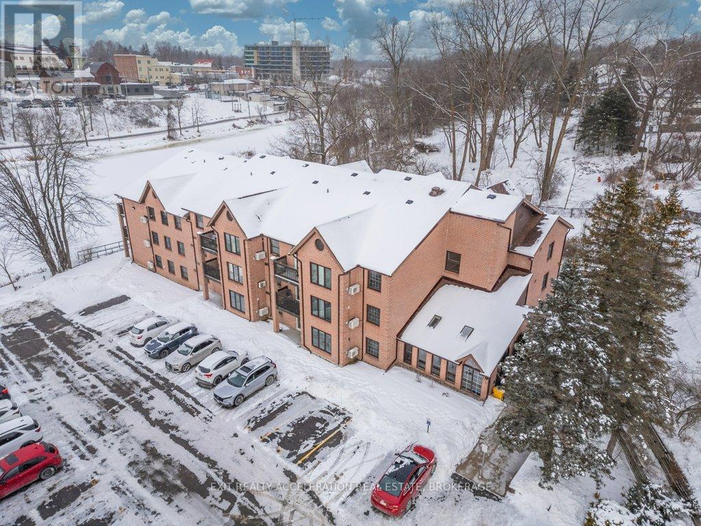 204 - 11 Centre Street, Greater Napanee (Greater Napanee), ON - Outdoor