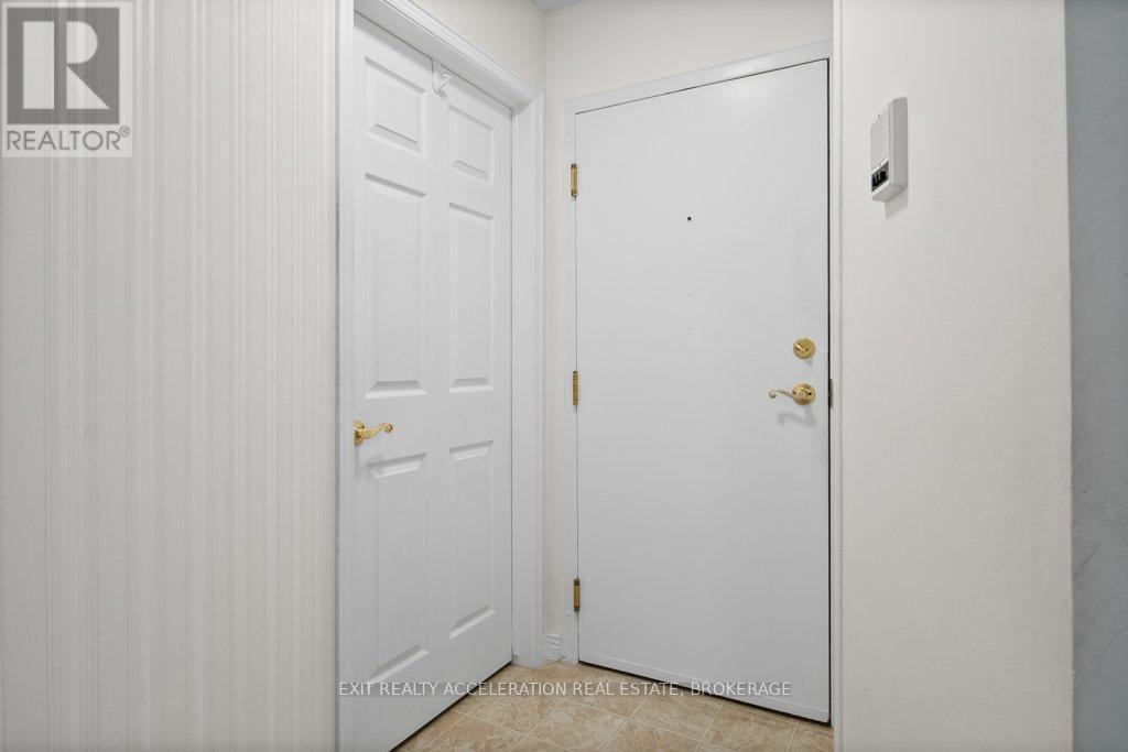 204 - 11 Centre Street, Greater Napanee (Greater Napanee), ON - Indoor Photo Showing Other Room