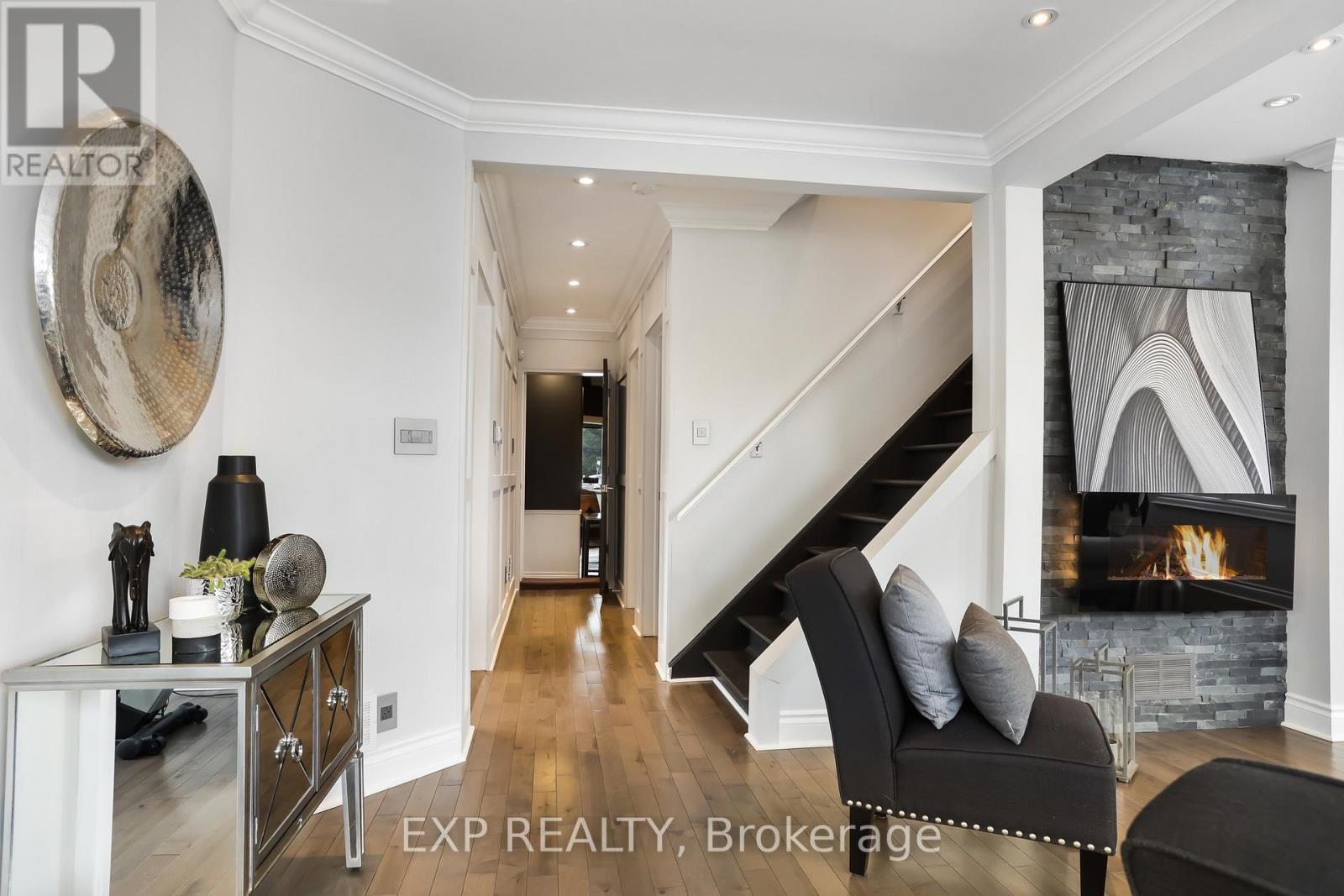 231 #8 Highway, Hamilton, ON