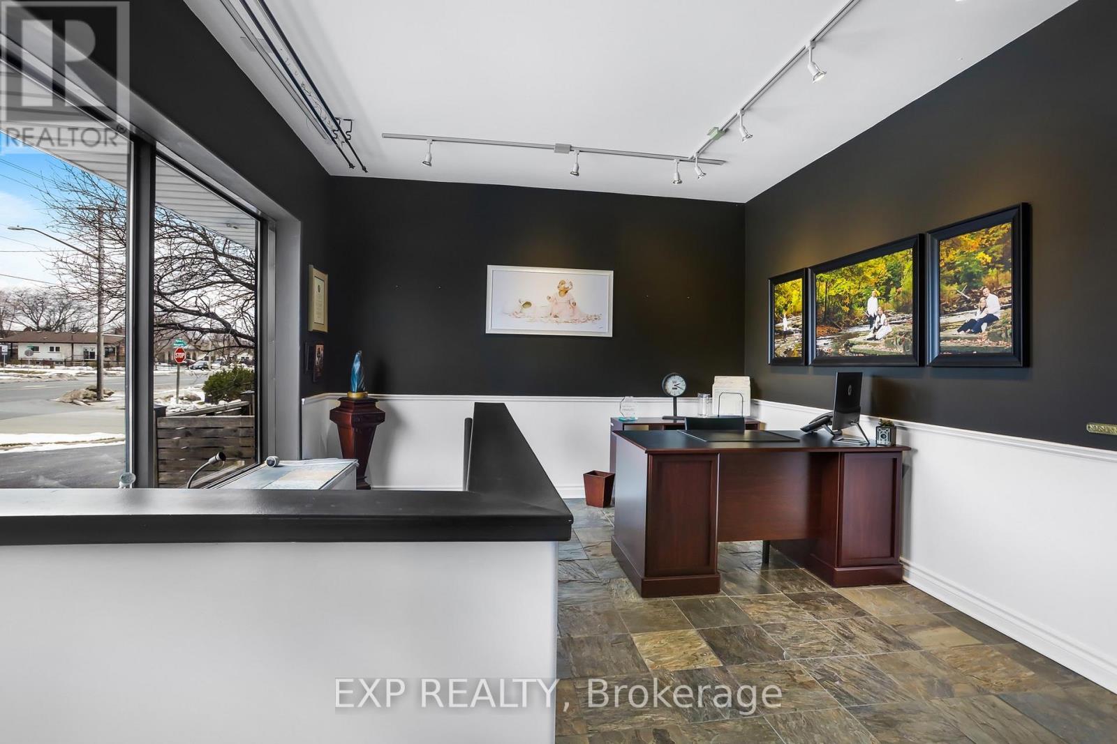 231 #8 Highway, Hamilton, ON