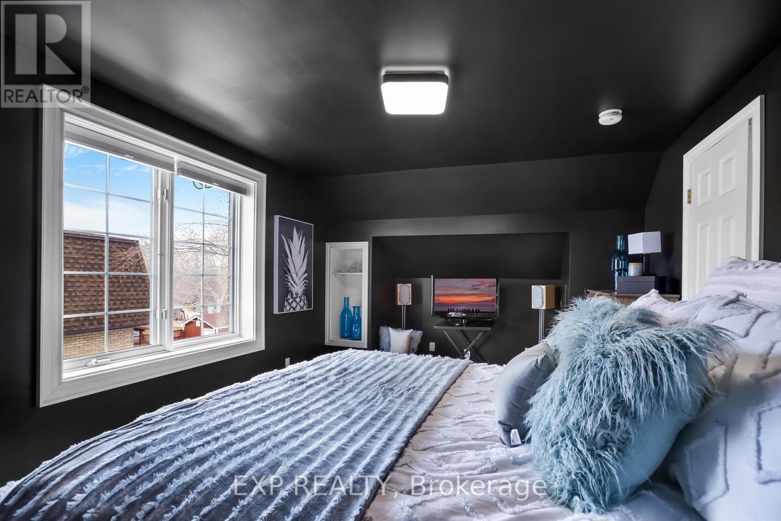 231 #8 Highway, Hamilton, ON