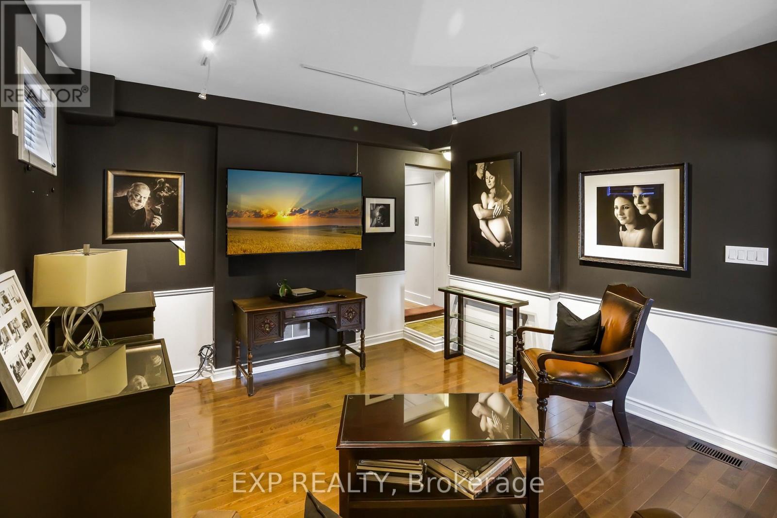 231 #8 Highway, Hamilton, ON