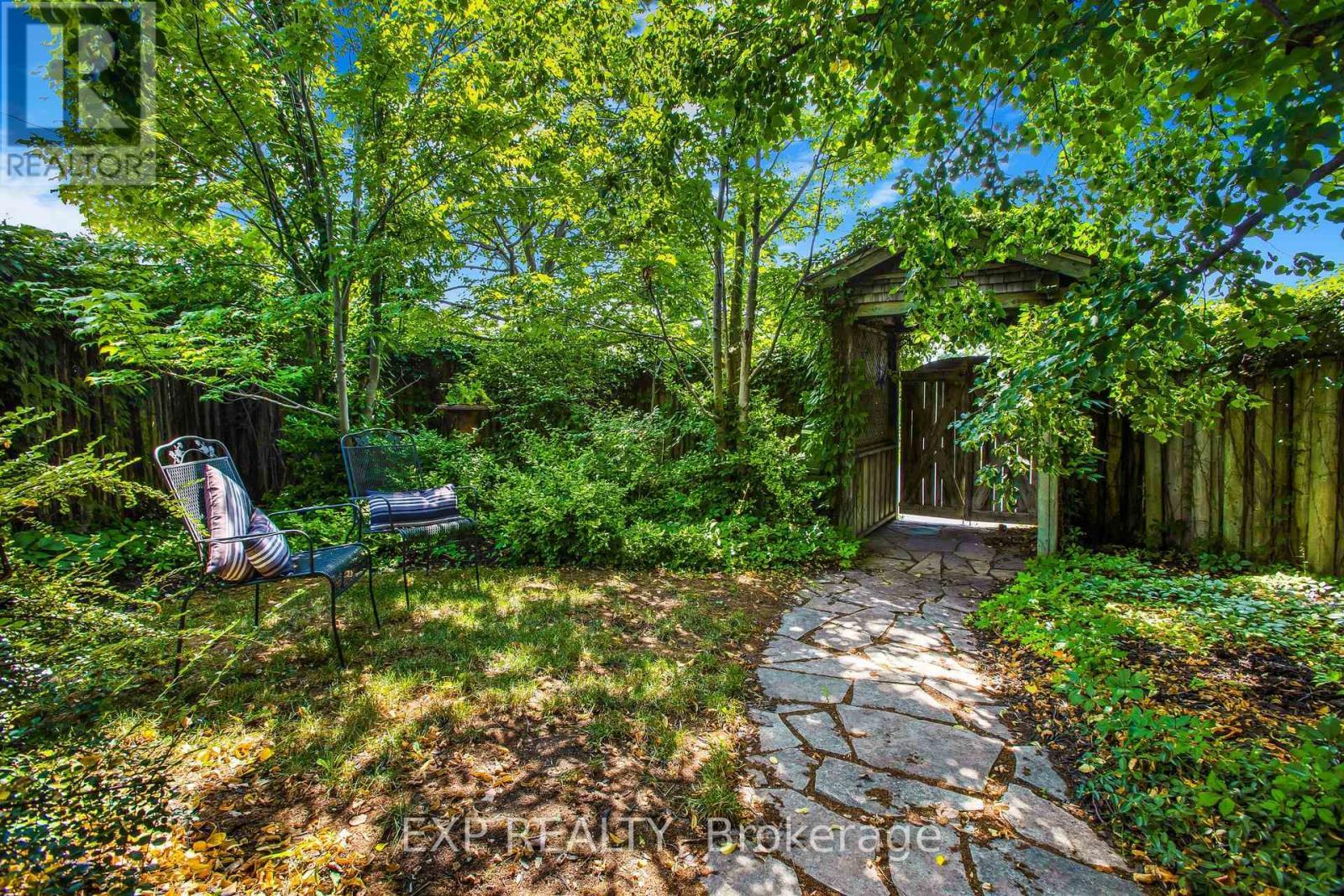 231 #8 Highway, Hamilton, ON