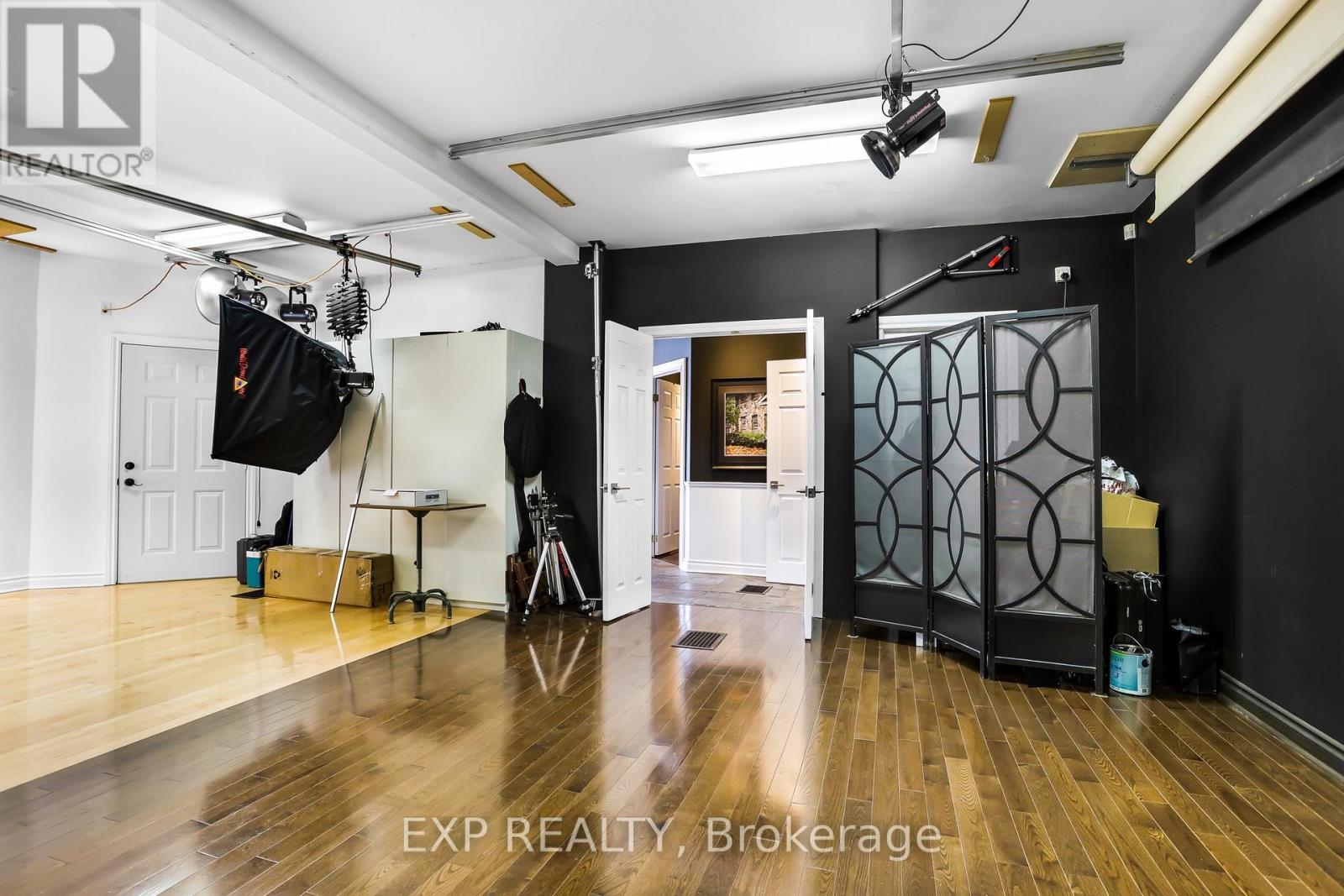 231 #8 Highway, Hamilton, ON