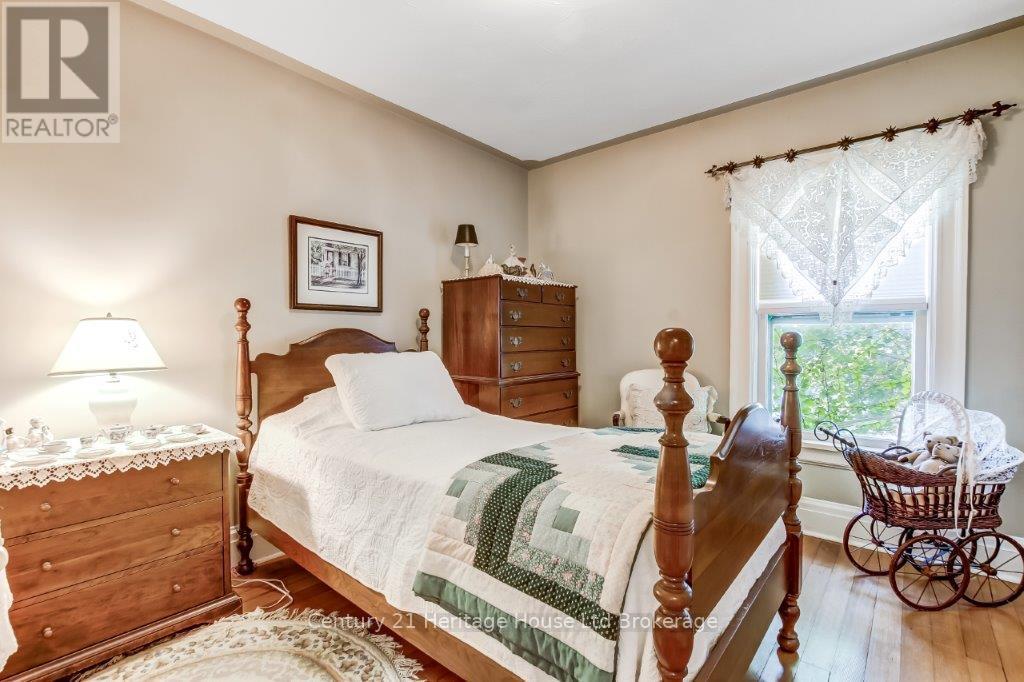 230 Graham Street, Woodstock (Woodstock - North), ON - Indoor Photo Showing Bedroom