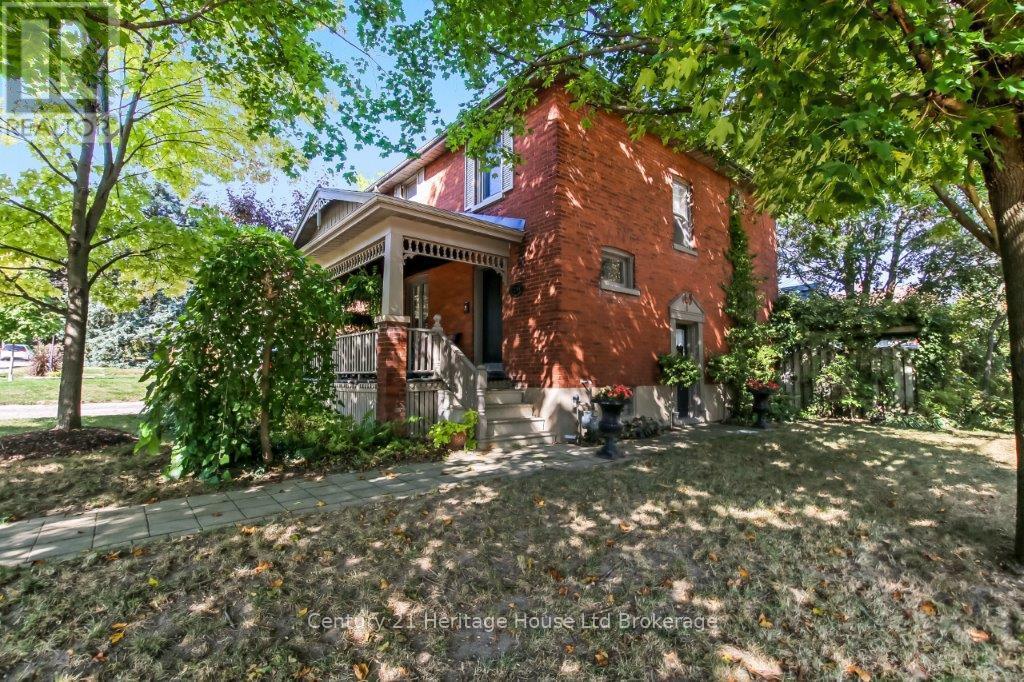 230 Graham Street, Woodstock (Woodstock - North), ON - Outdoor