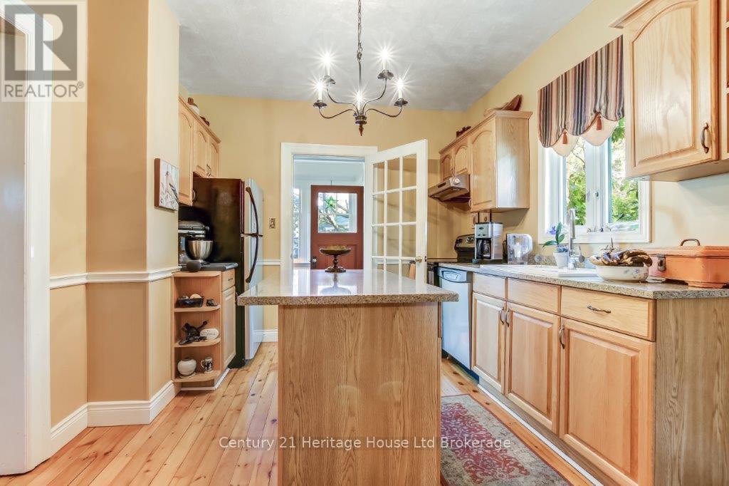 230 Graham Street, Woodstock (Woodstock - North), ON - Indoor Photo Showing Kitchen