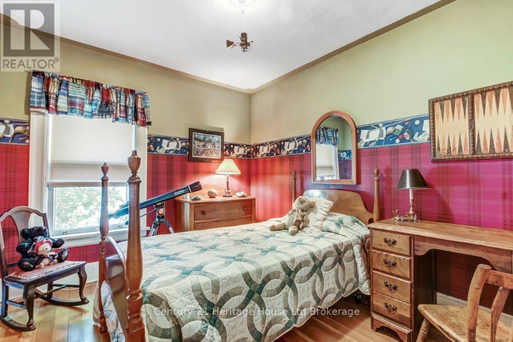 230 Graham Street, Woodstock (Woodstock - North), ON - Indoor Photo Showing Bedroom