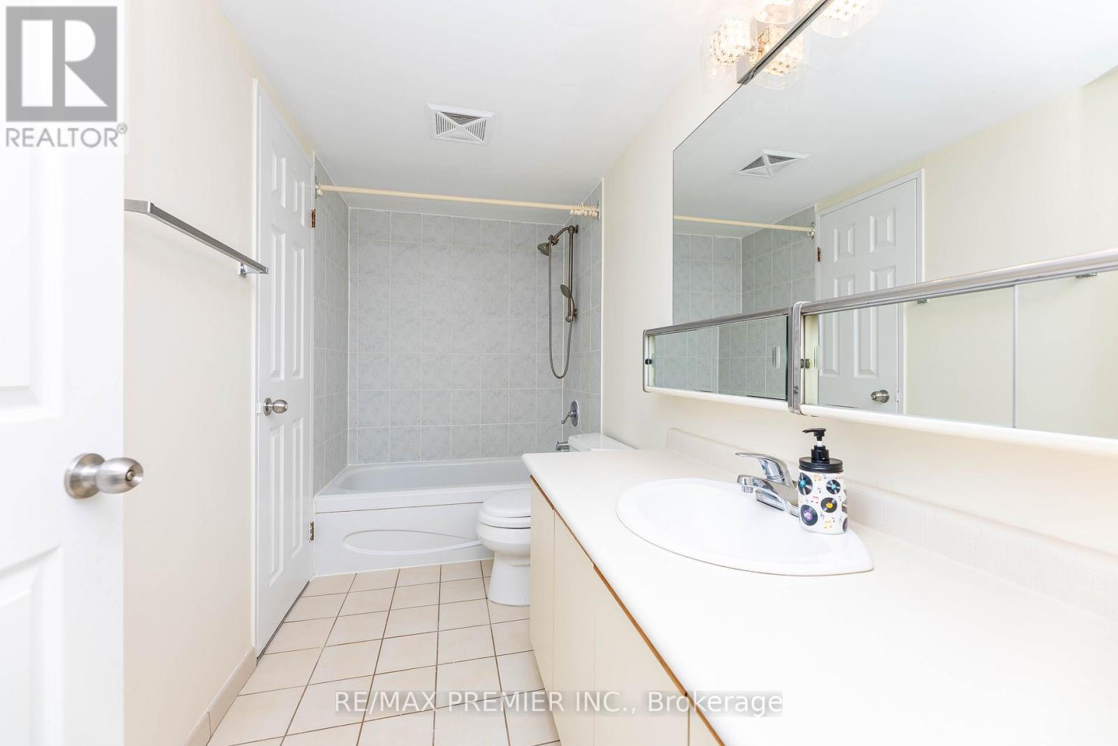 907 - 600 Rexdale Boulevard, Toronto, ON - Indoor Photo Showing Bathroom
