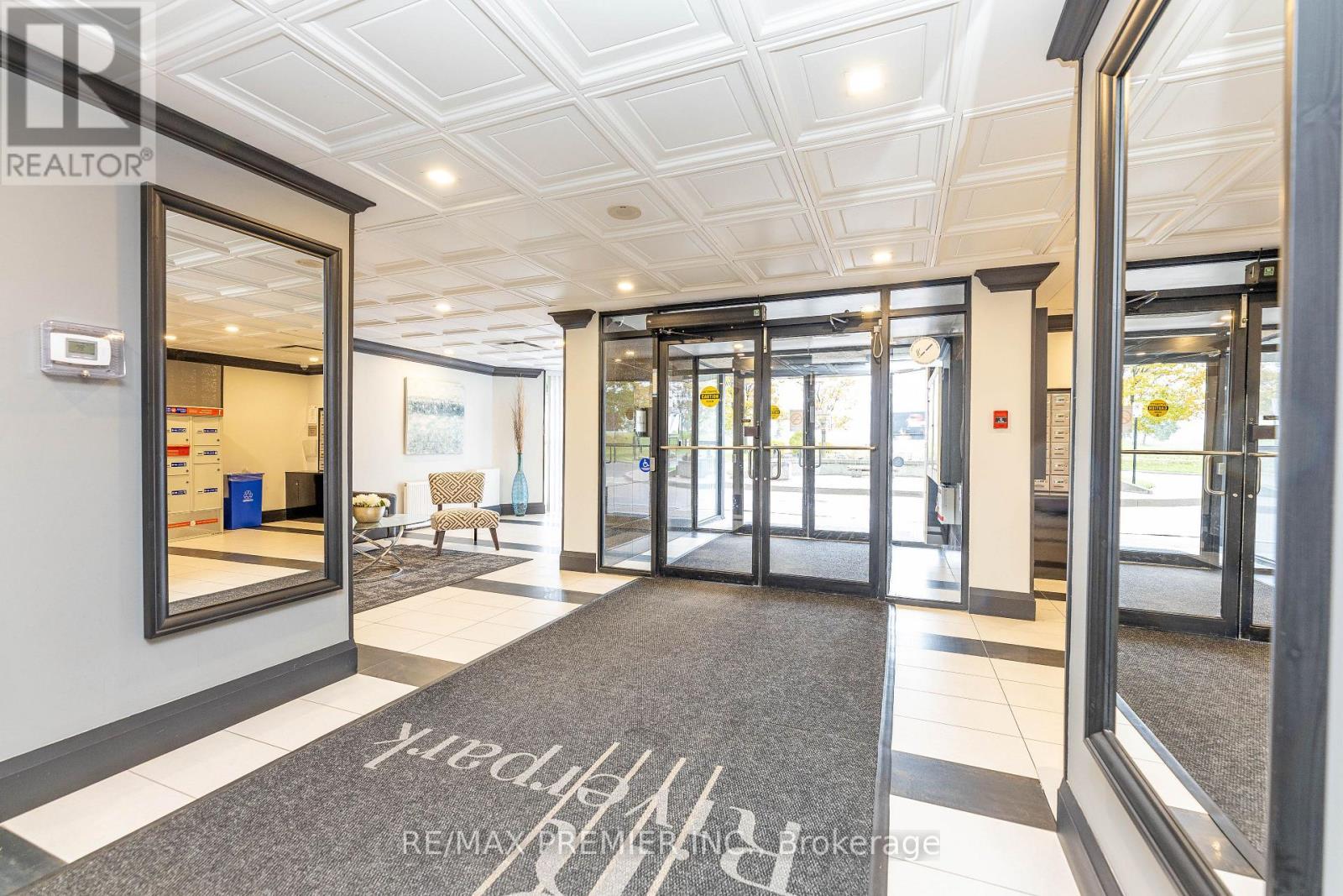 907 - 600 Rexdale Boulevard, Toronto, ON - Indoor Photo Showing Other Room