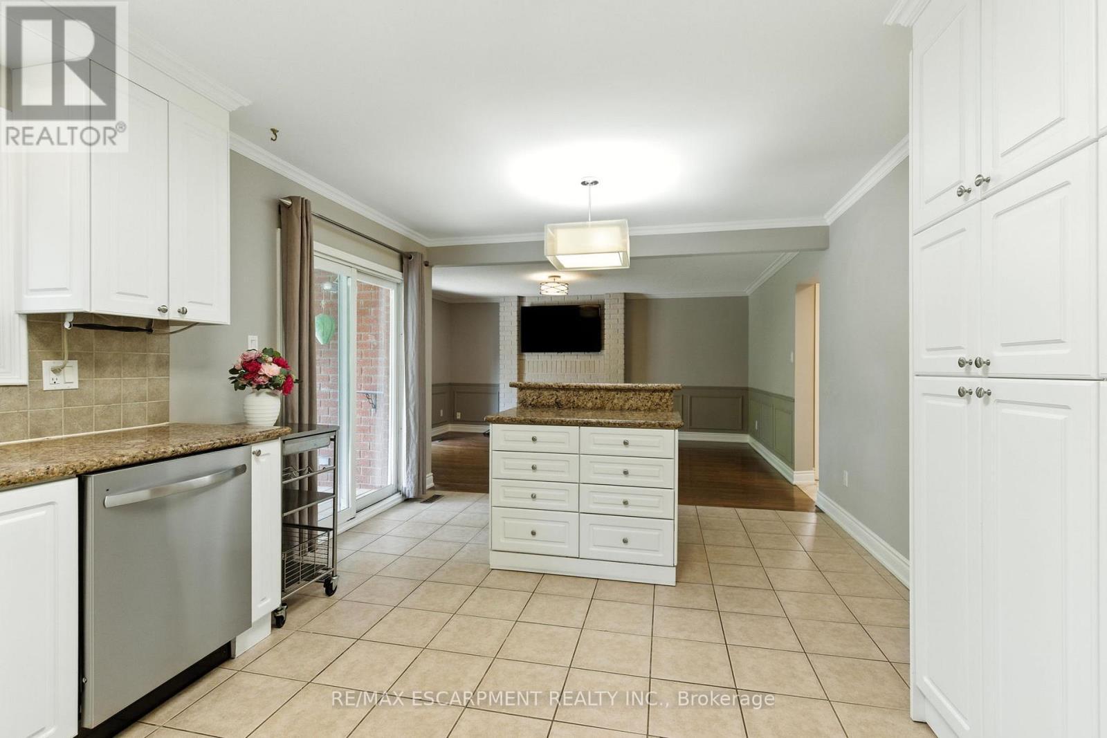 1624 Gallant Drive, Mississauga, ON - Indoor Photo Showing Kitchen