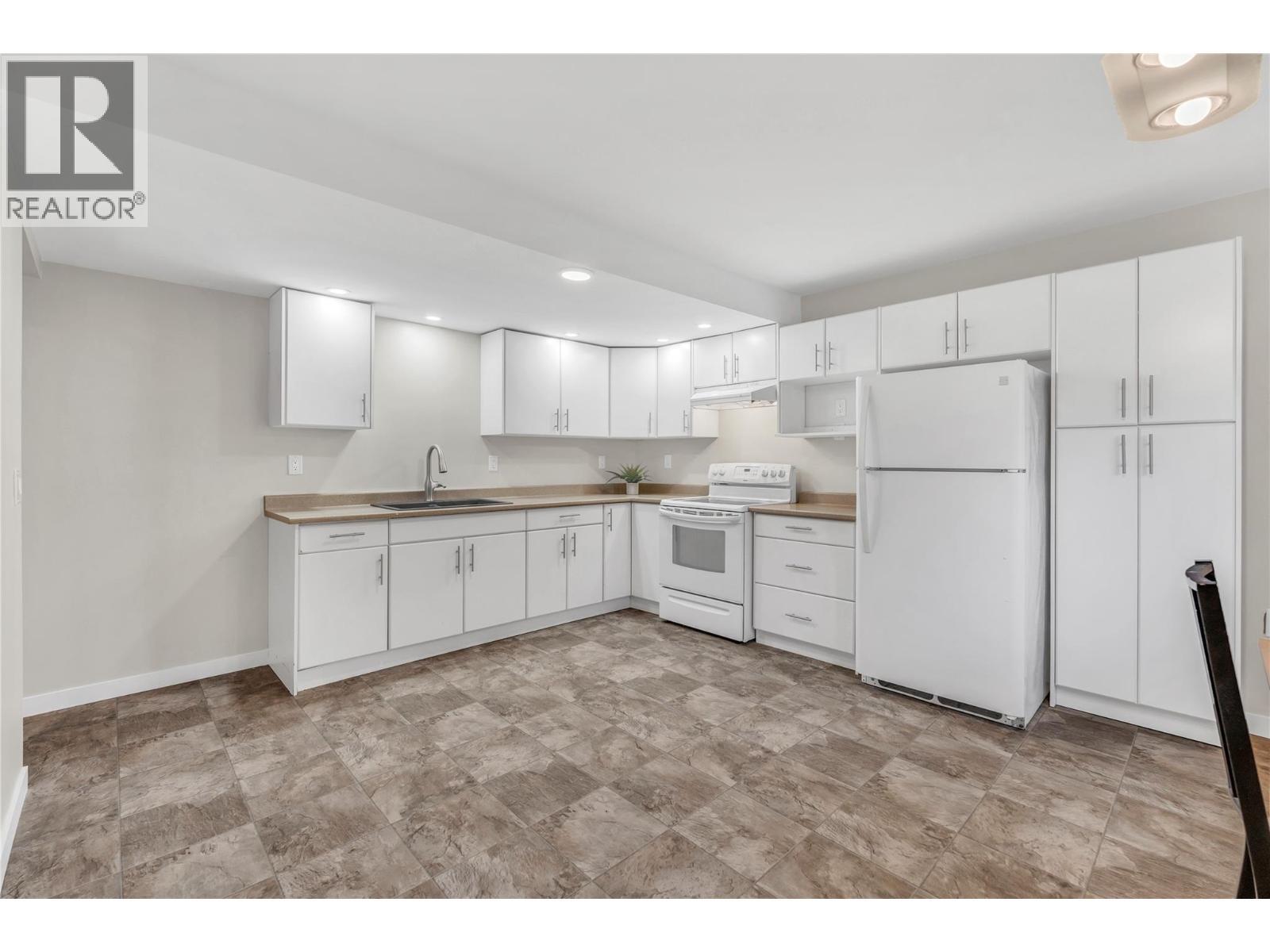 7111 Peach Orchard Road, Summerland, BC - Indoor Photo Showing Kitchen
