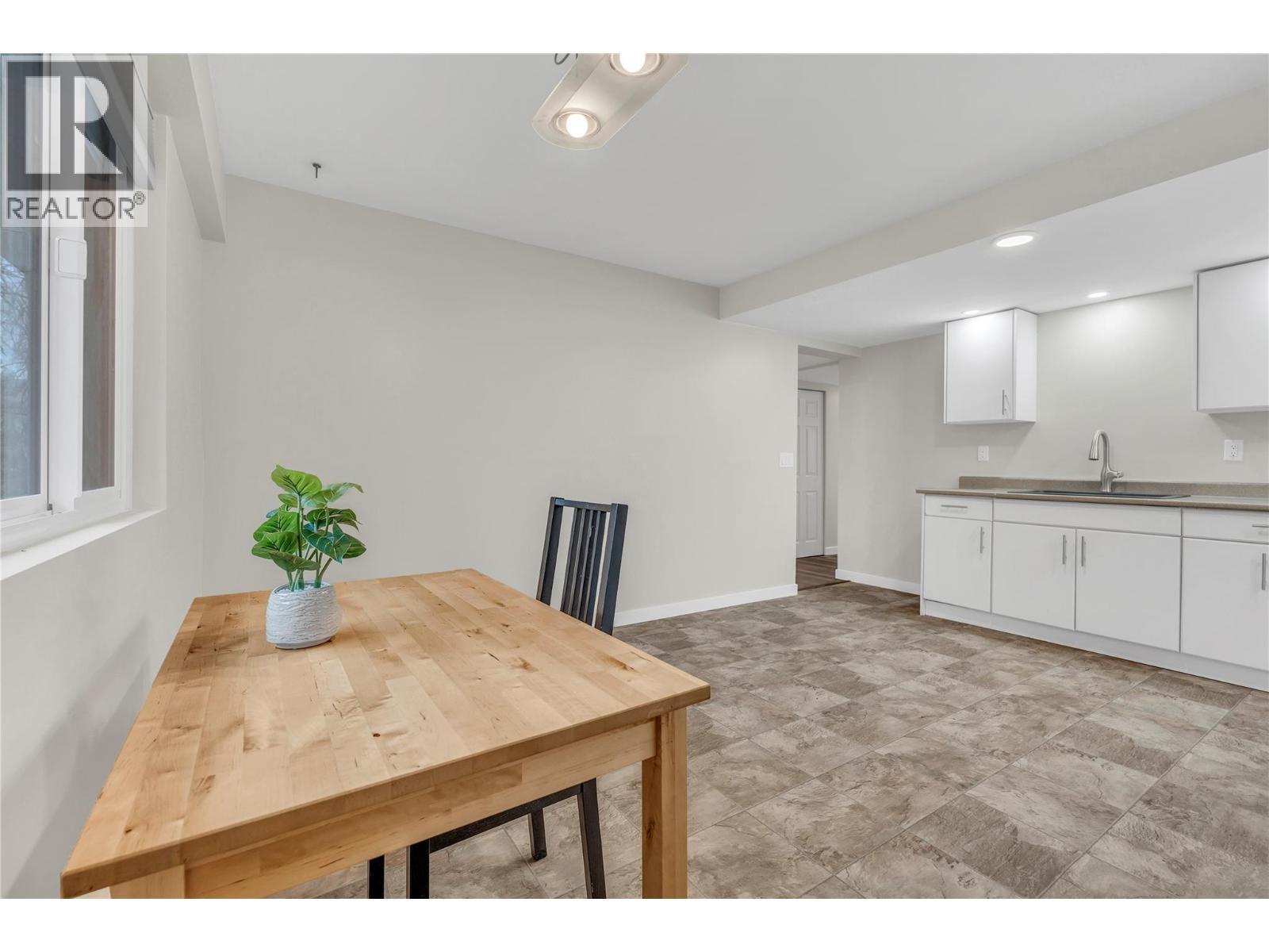 7111 Peach Orchard Road, Summerland, BC - Indoor