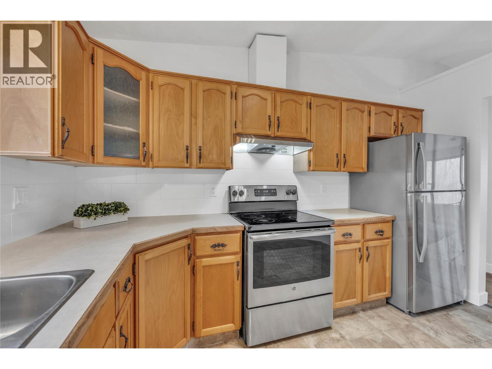 7111 Peach Orchard Road, Summerland, BC - Indoor Photo Showing Kitchen