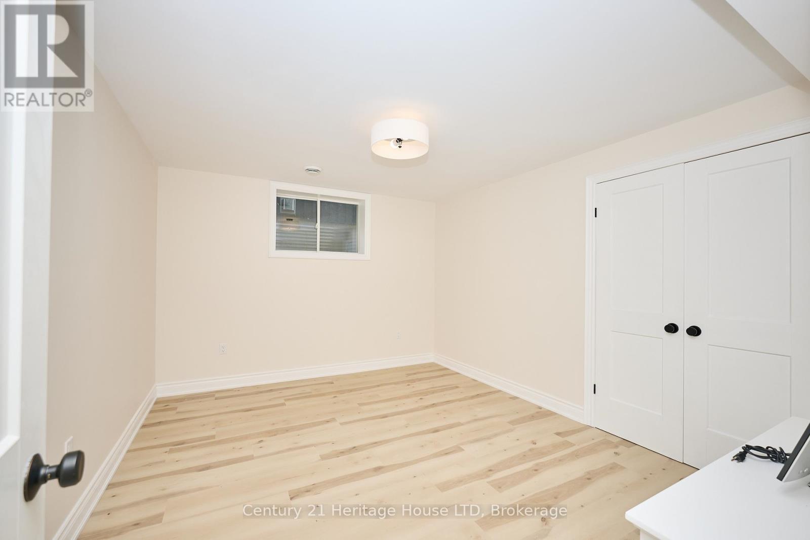 Bedroom on the lower level with double closet - 1050 Kettle Court, Fort Erie (Crescent Park), ON - Indoor Photo Showing Other Room