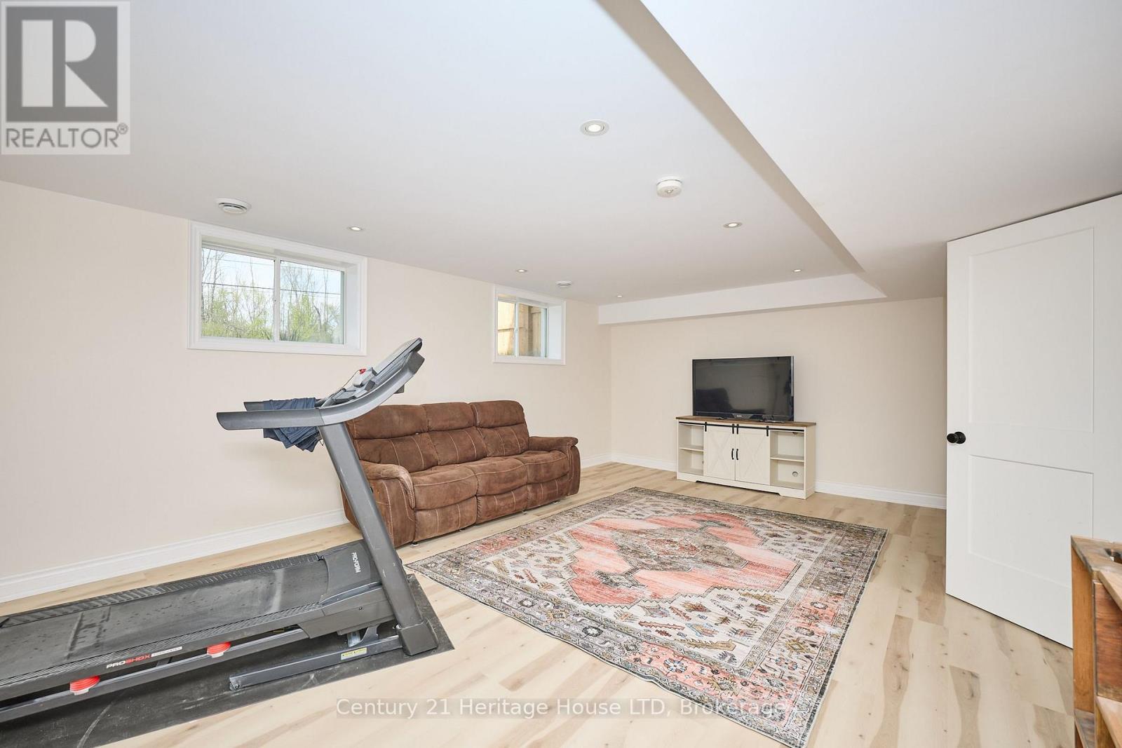 Rec Room on the lower level - 1050 Kettle Court, Fort Erie (Crescent Park), ON - Indoor