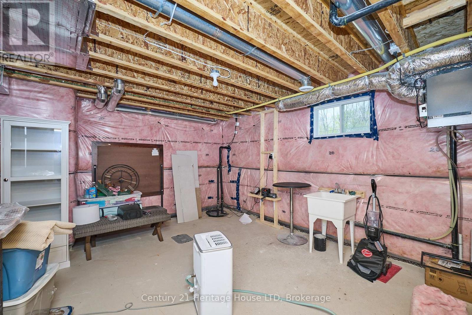 Utility room in the basement with laundry sink - 1050 Kettle Court, Fort Erie (Crescent Park), ON - Indoor Photo Showing Basement