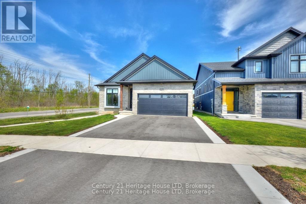 Paved driveway & double car garage - 1050 Kettle Court, Fort Erie (Crescent Park), ON - Outdoor With Facade