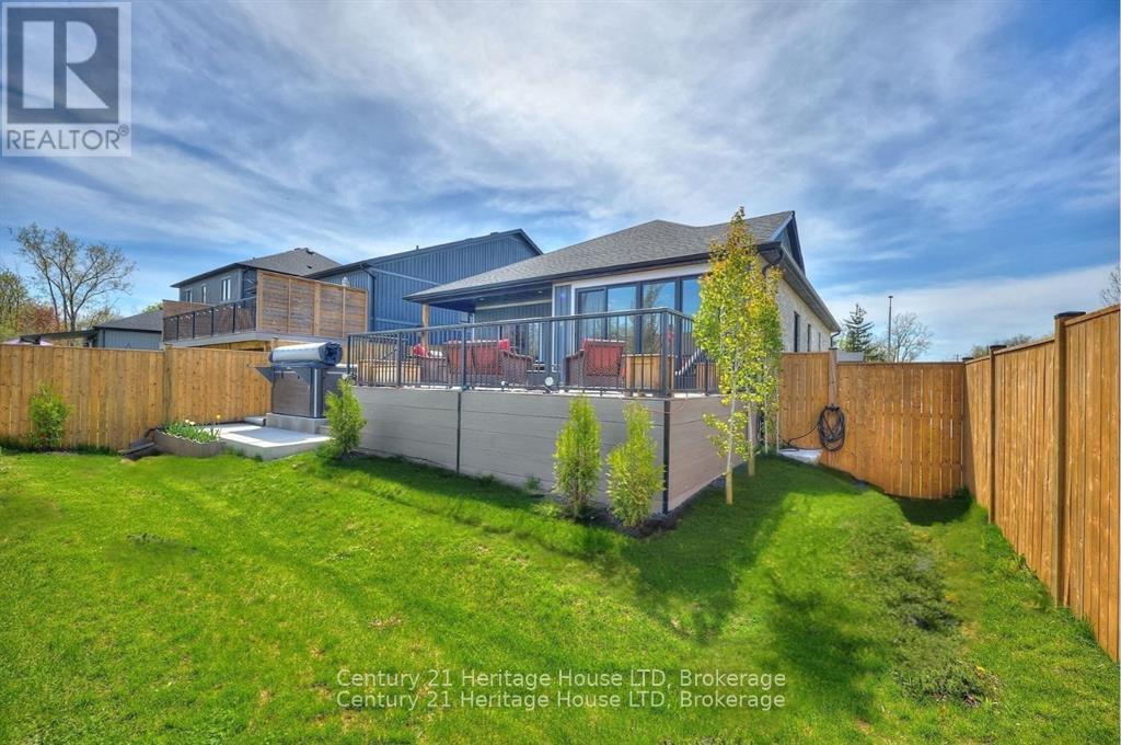 Backyard fenced in with swim spa and deck - 1050 Kettle Court, Fort Erie (Crescent Park), ON - Outdoor