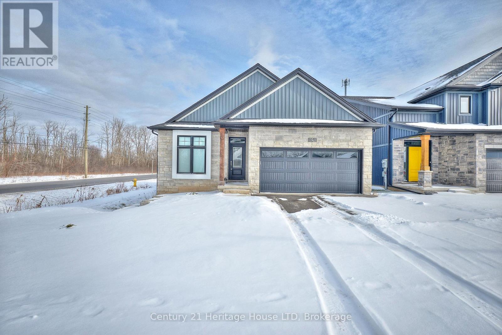 1050 Kettle Court, Fort Erie (Crescent Park), ON - Outdoor With Facade