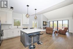 Open concept layout - kitchen cmb with living room -