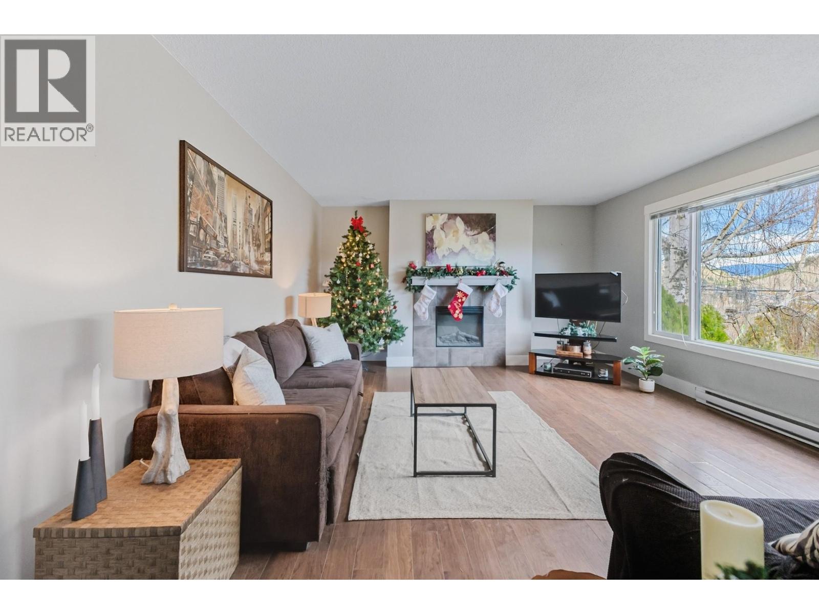 cozy living room with gorgeous view - 2126 Verde Vista Road, Kelowna, BC - Indoor Photo Showing Living Room
