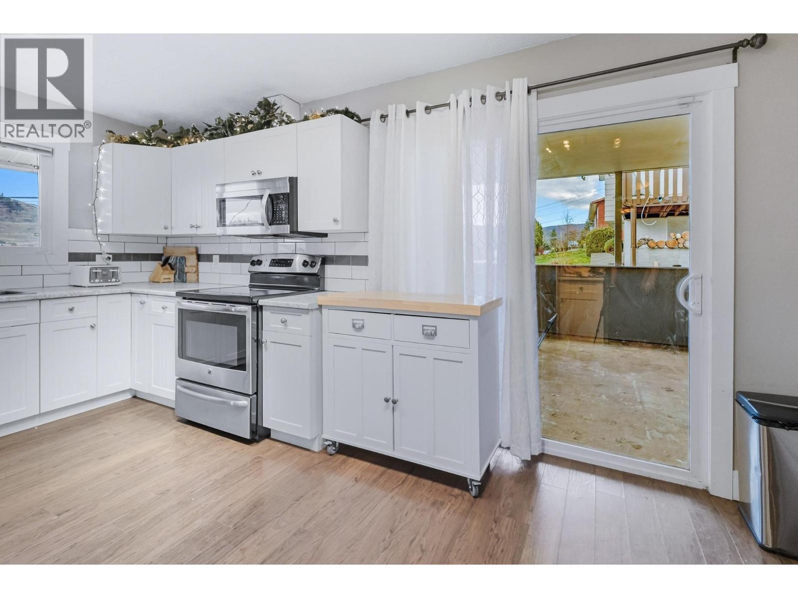 2126 Verde Vista Road, Kelowna, BC - Indoor Photo Showing Kitchen