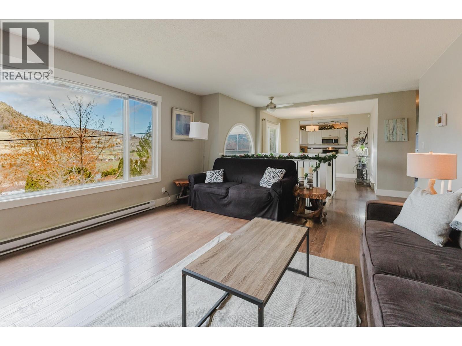 cozy living room - 2126 Verde Vista Road, Kelowna, BC - Indoor Photo Showing Living Room