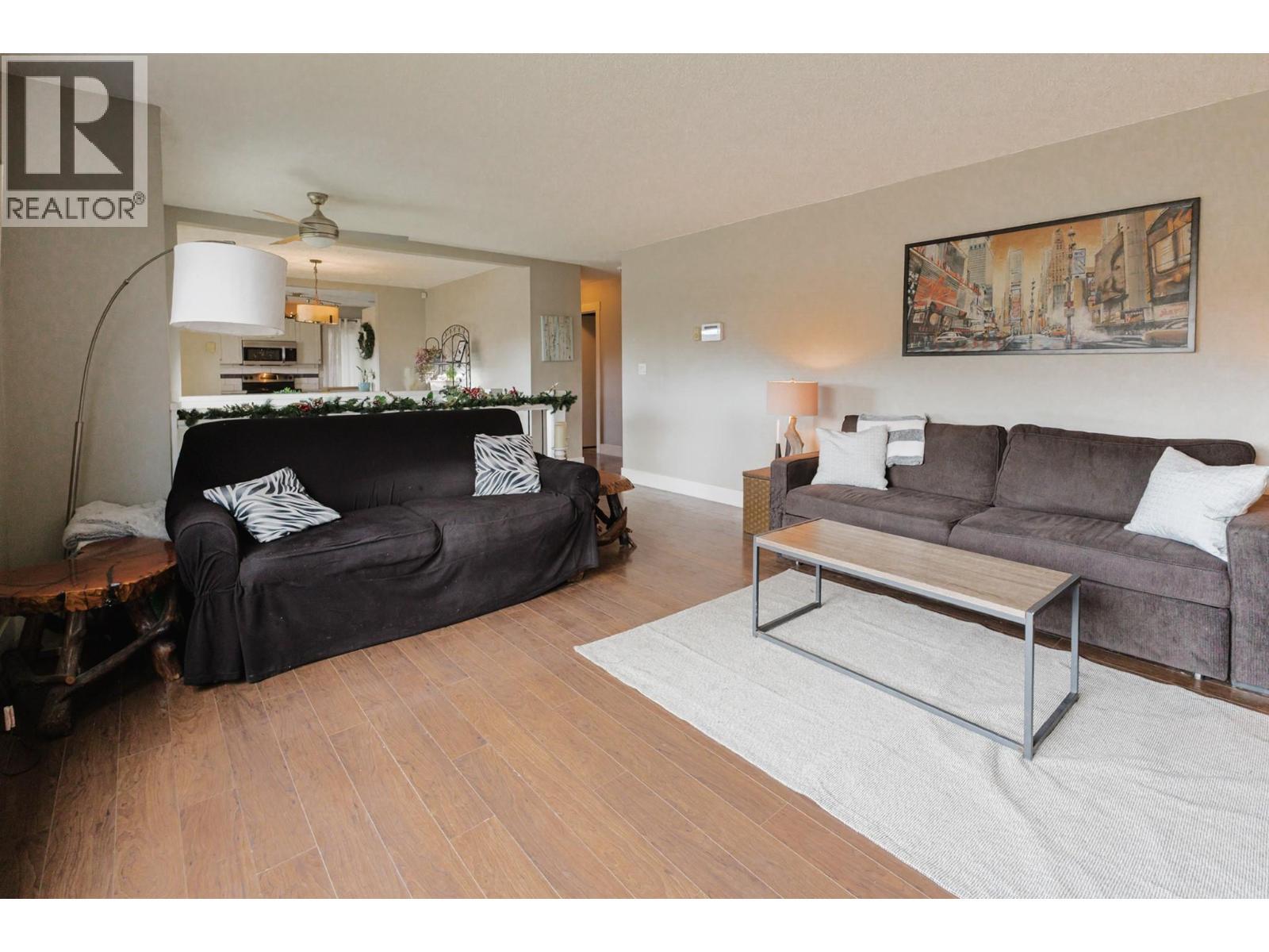 cozy living room - 2126 Verde Vista Road, Kelowna, BC - Indoor Photo Showing Living Room