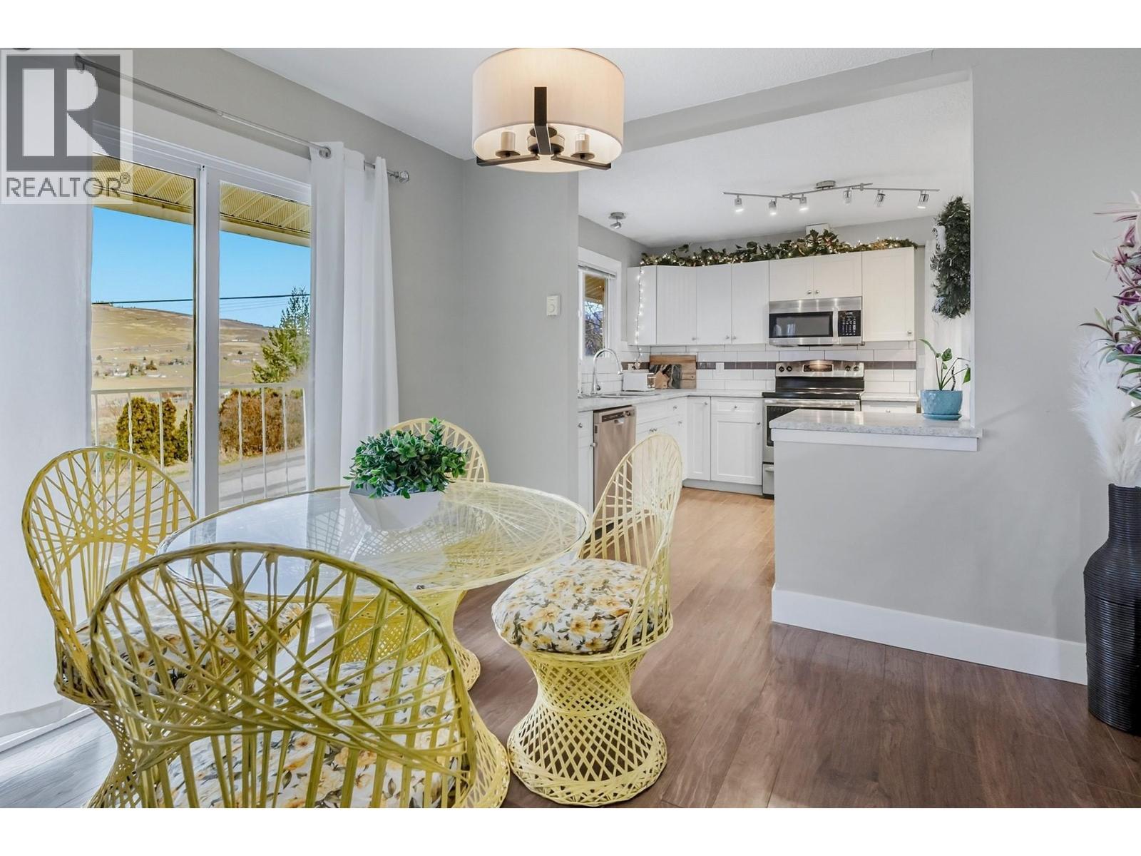dining area looking at kitchen - 2126 Verde Vista Road, Kelowna, BC - Indoor Photo Showing Dining Room