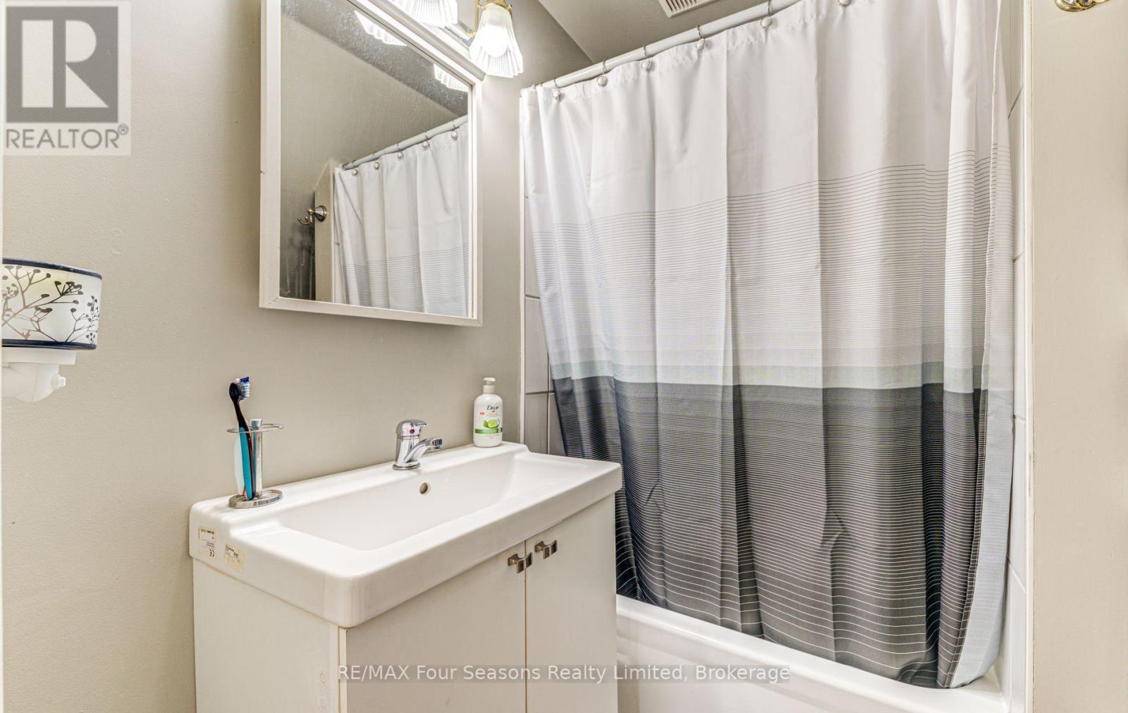 393 Second Street, Collingwood, ON - Indoor Photo Showing Bathroom