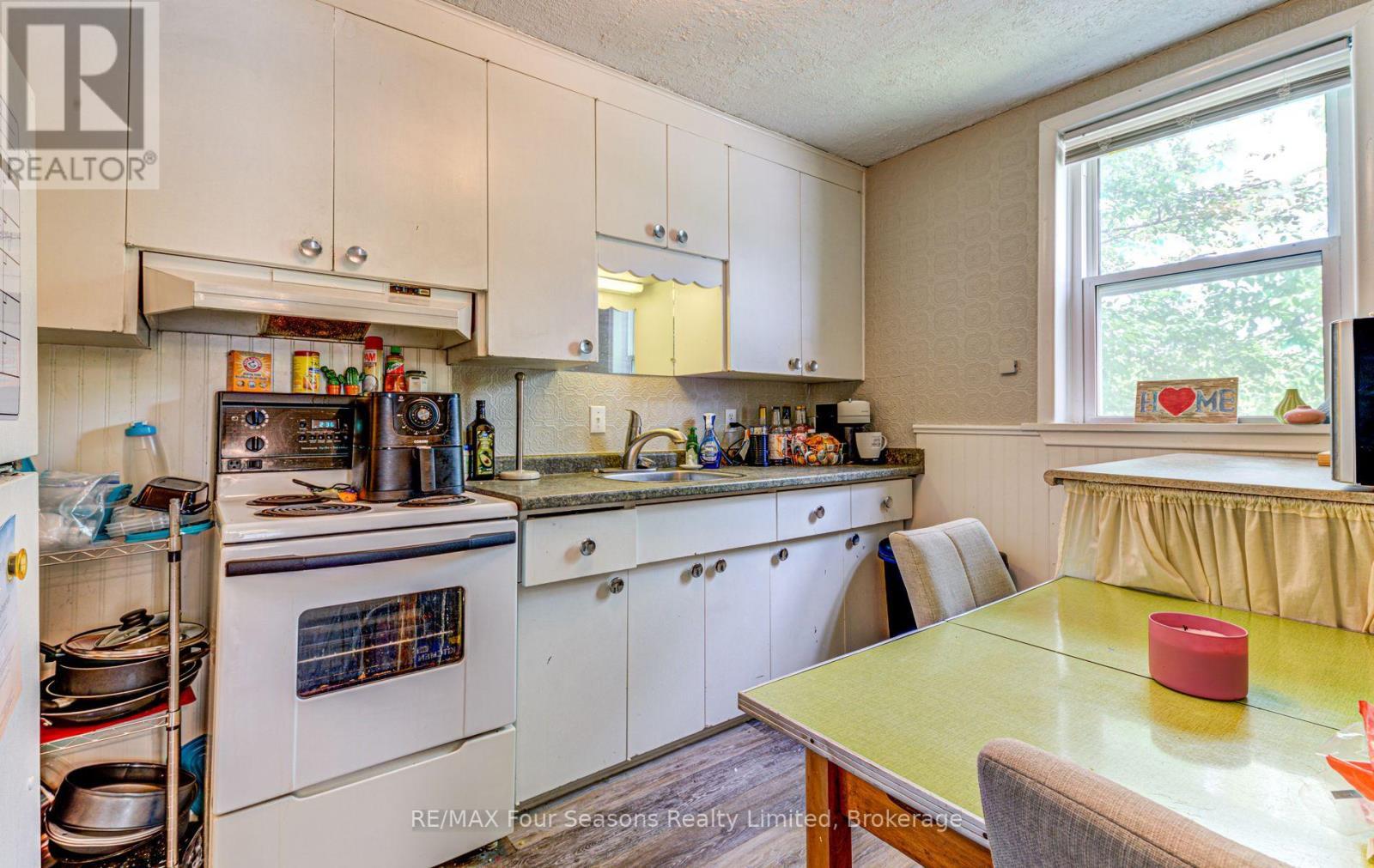 393 Second Street, Collingwood, ON - Indoor Photo Showing Kitchen