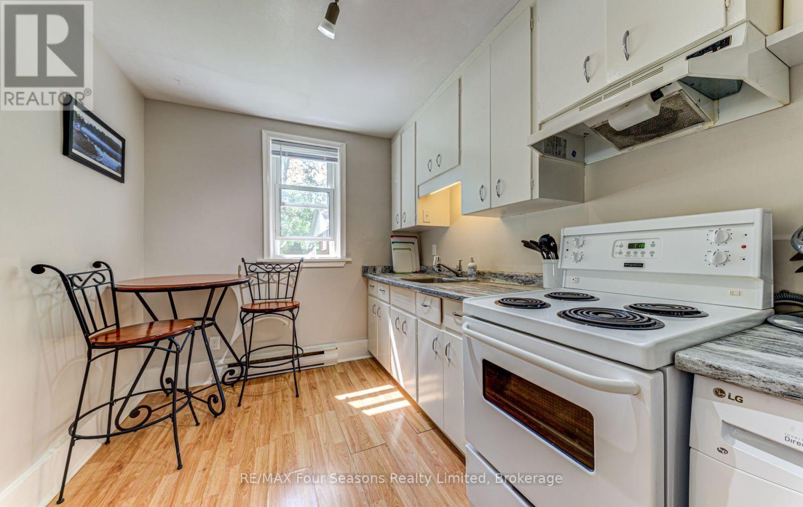 393 Second Street, Collingwood, ON - Indoor Photo Showing Kitchen