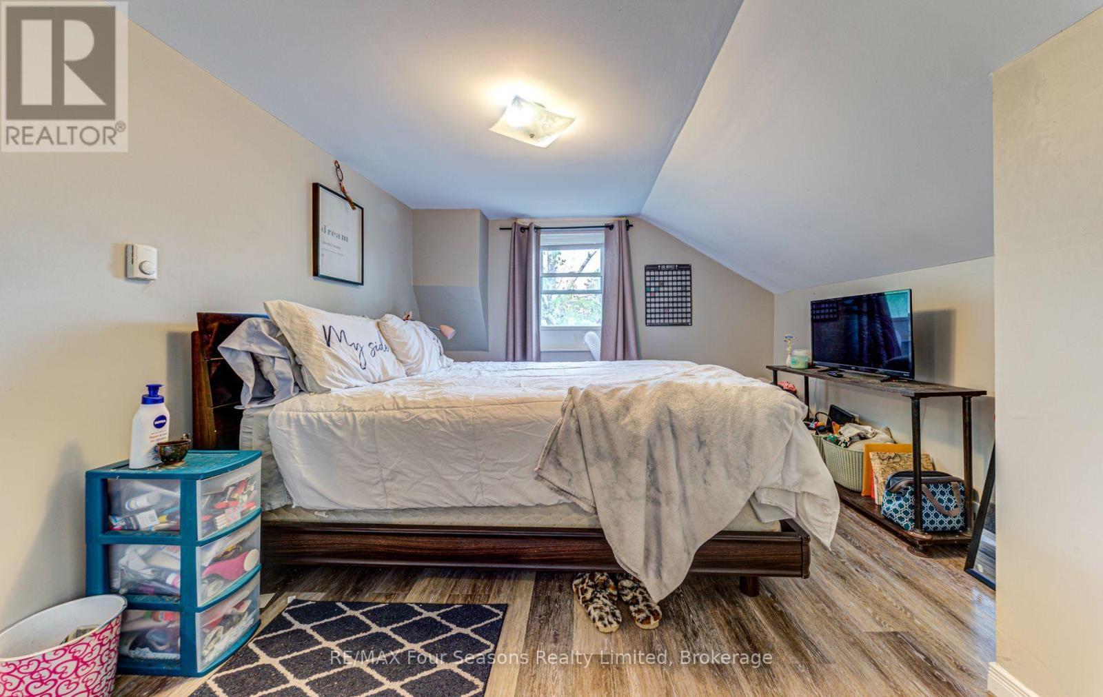 393 Second Street, Collingwood, ON - Indoor Photo Showing Bedroom