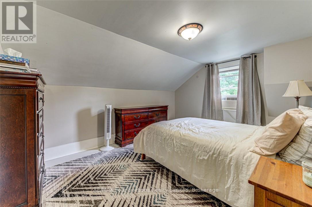 393 Second Street, Collingwood, ON - Indoor Photo Showing Bedroom