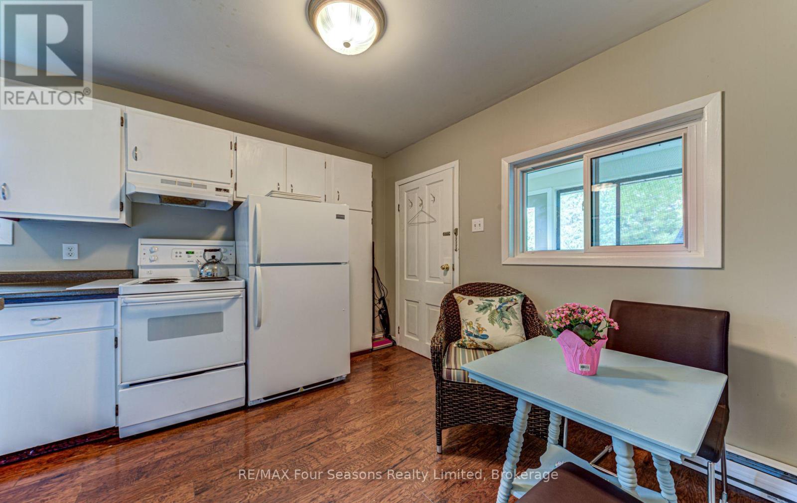 393 Second Street, Collingwood, ON - Indoor Photo Showing Kitchen