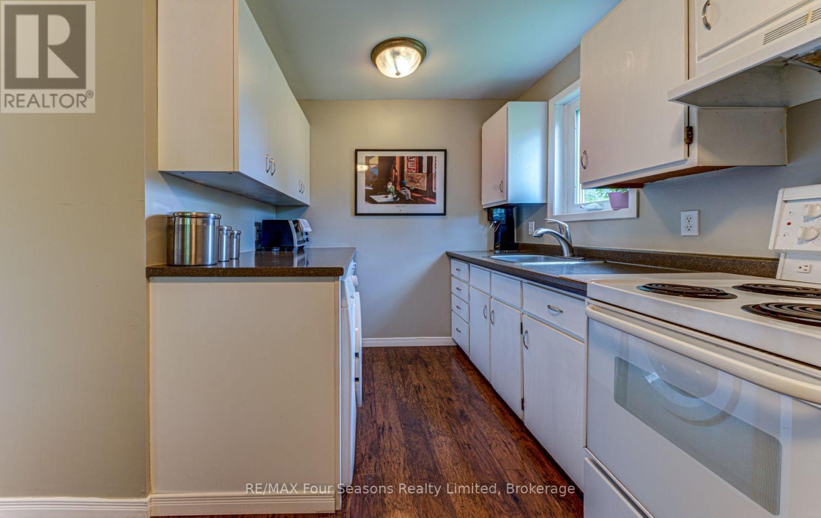 393 Second Street, Collingwood, ON - Indoor Photo Showing Kitchen With Double Sink
