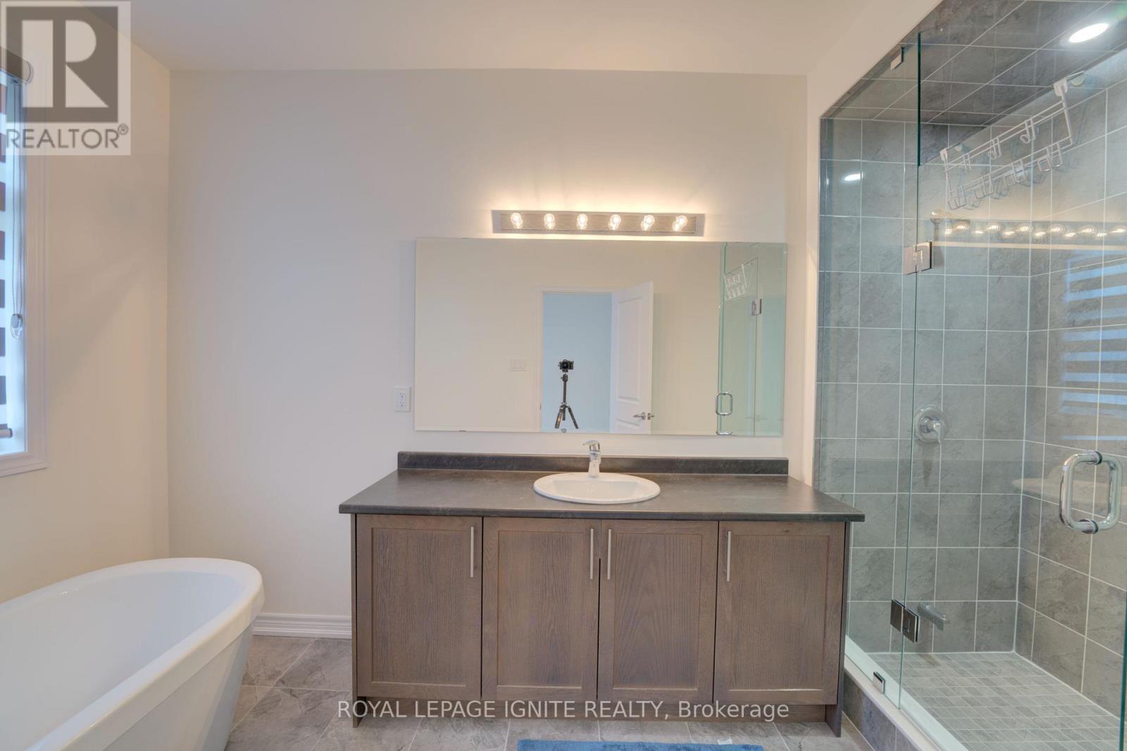 43 East Vista Terrace, Quinte West, ON - Indoor Photo Showing Bathroom