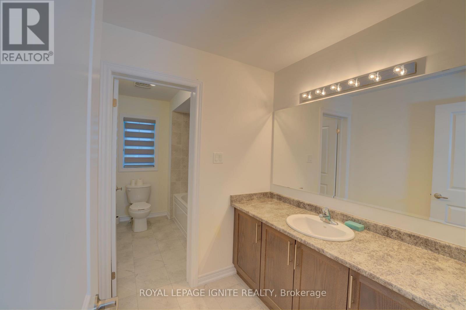 43 East Vista Terrace, Quinte West, ON - Indoor Photo Showing Bathroom