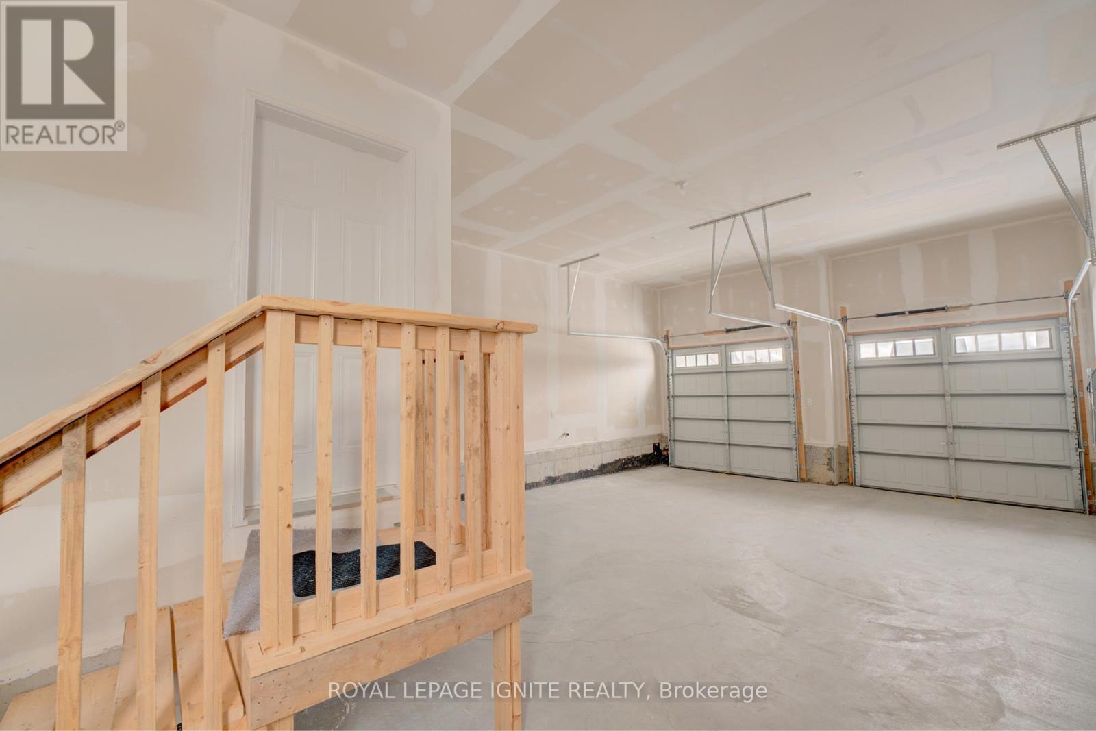 43 East Vista Terrace, Quinte West, ON - Indoor Photo Showing Garage