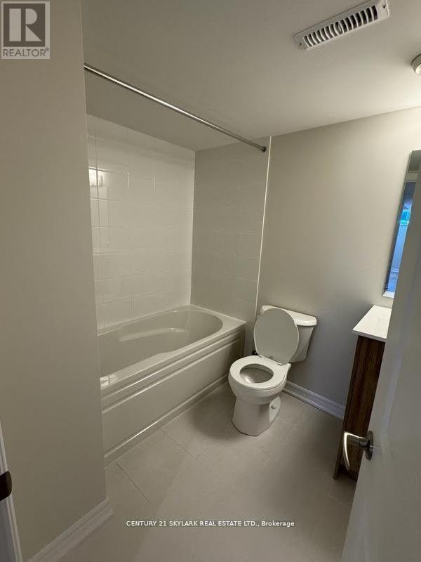 6 Wagon Lane N, Barrie, ON - Indoor Photo Showing Bathroom
