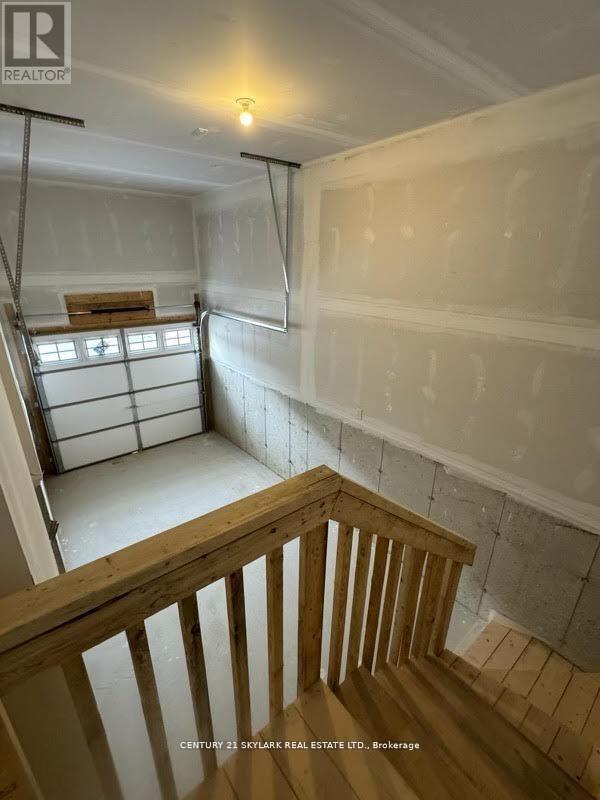 6 Wagon Lane N, Barrie, ON - Indoor Photo Showing Garage