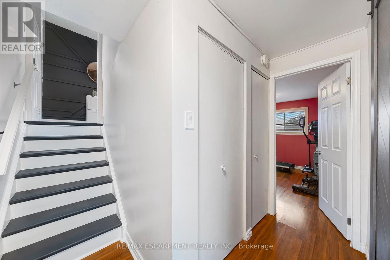 31 Raleigh Street, Hamilton, ON - Indoor Photo Showing Other Room