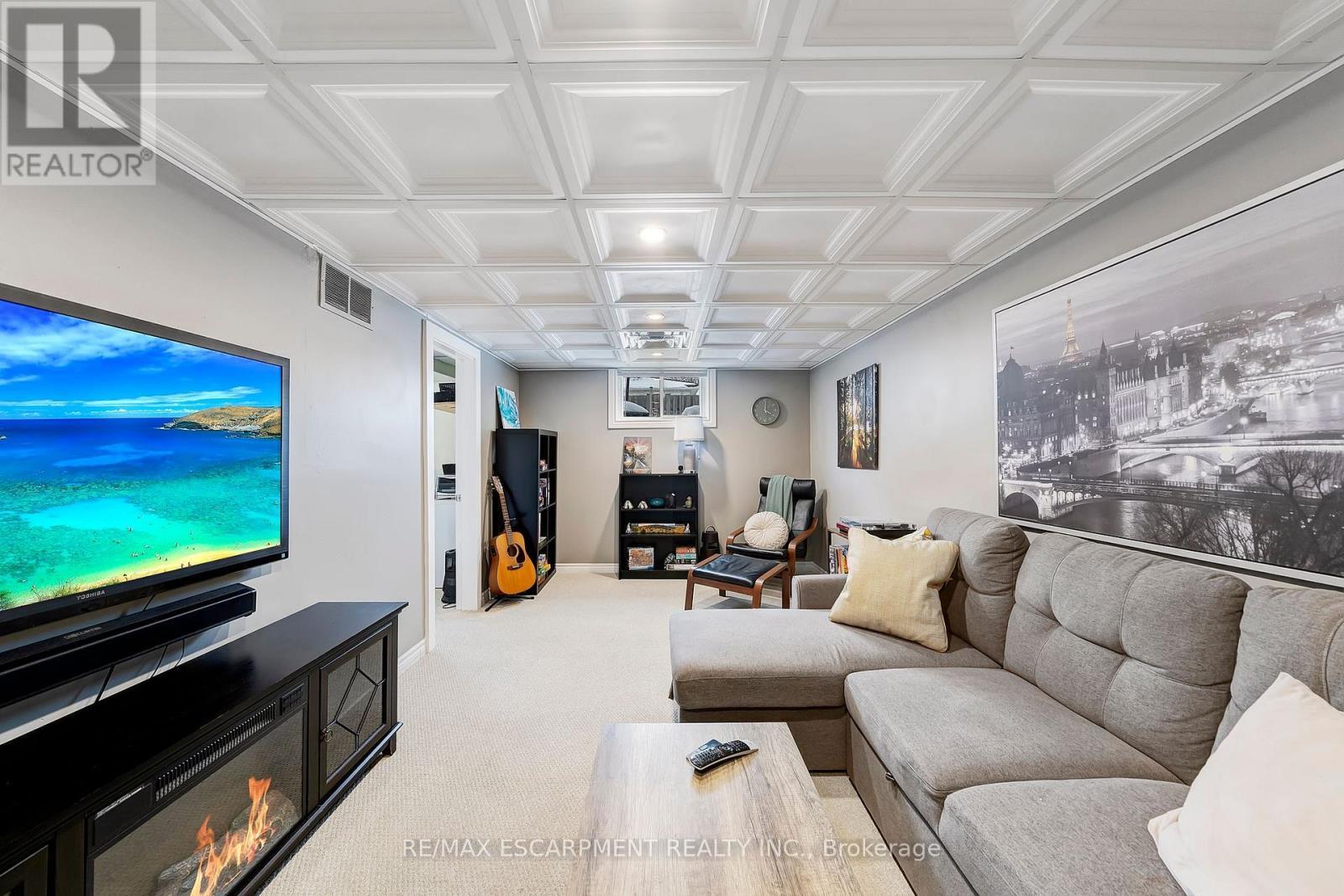 31 Raleigh Street, Hamilton, ON - Indoor With Fireplace