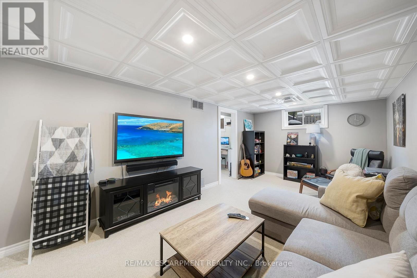 31 Raleigh Street, Hamilton, ON - Indoor Photo Showing Living Room With Fireplace