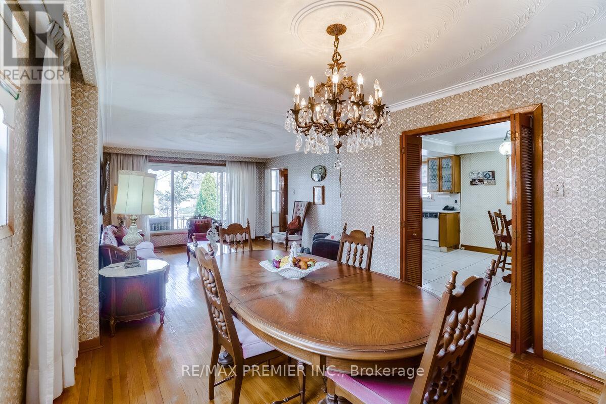25 Bentworth Avenue, Toronto, ON - Indoor Photo Showing Dining Room