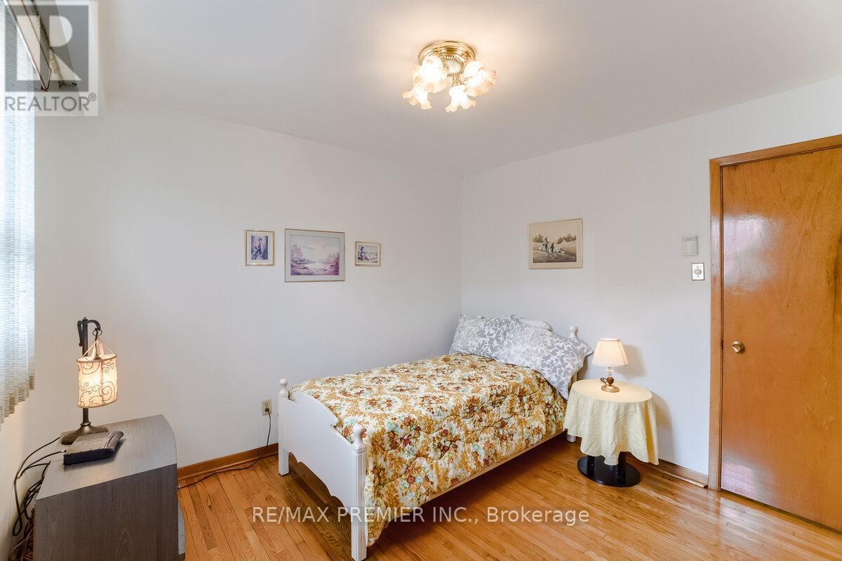 25 Bentworth Avenue, Toronto, ON - Indoor Photo Showing Bedroom