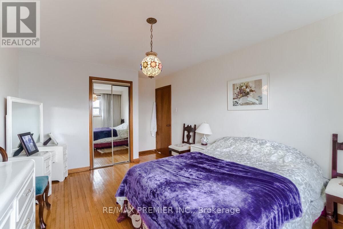25 Bentworth Avenue, Toronto, ON - Indoor Photo Showing Bedroom