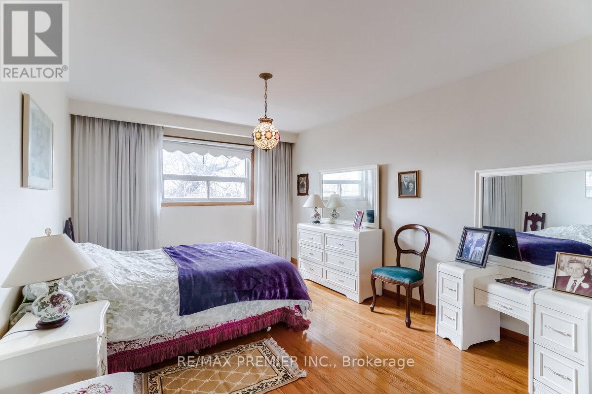 25 Bentworth Avenue, Toronto, ON - Indoor Photo Showing Bedroom
